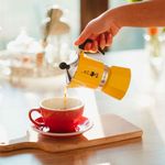 CafeteraBialetti_RainbowAmarilla_Uso